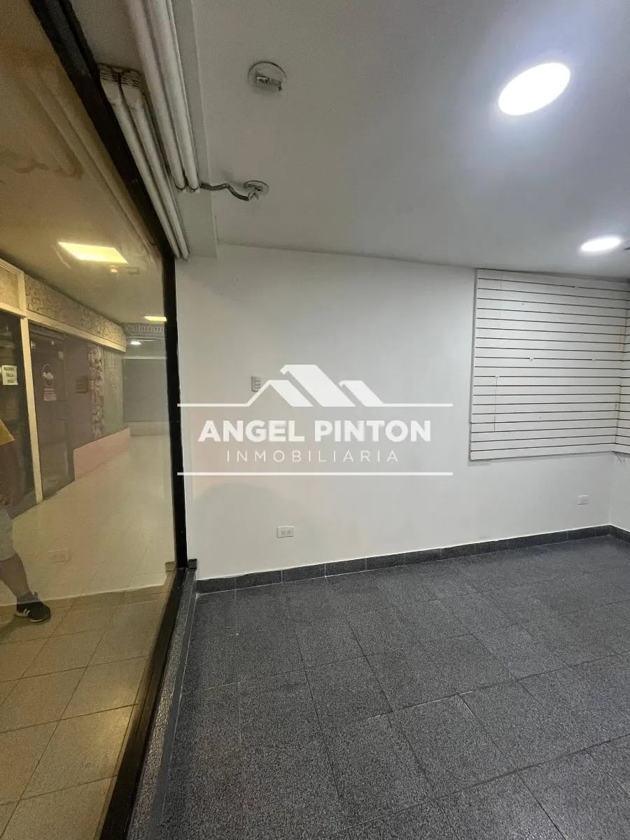 LOCAL COMERCIAL ALQUILER AV. LA LIMPIA MARACAIBO VENEZUELA API 9434 - 4