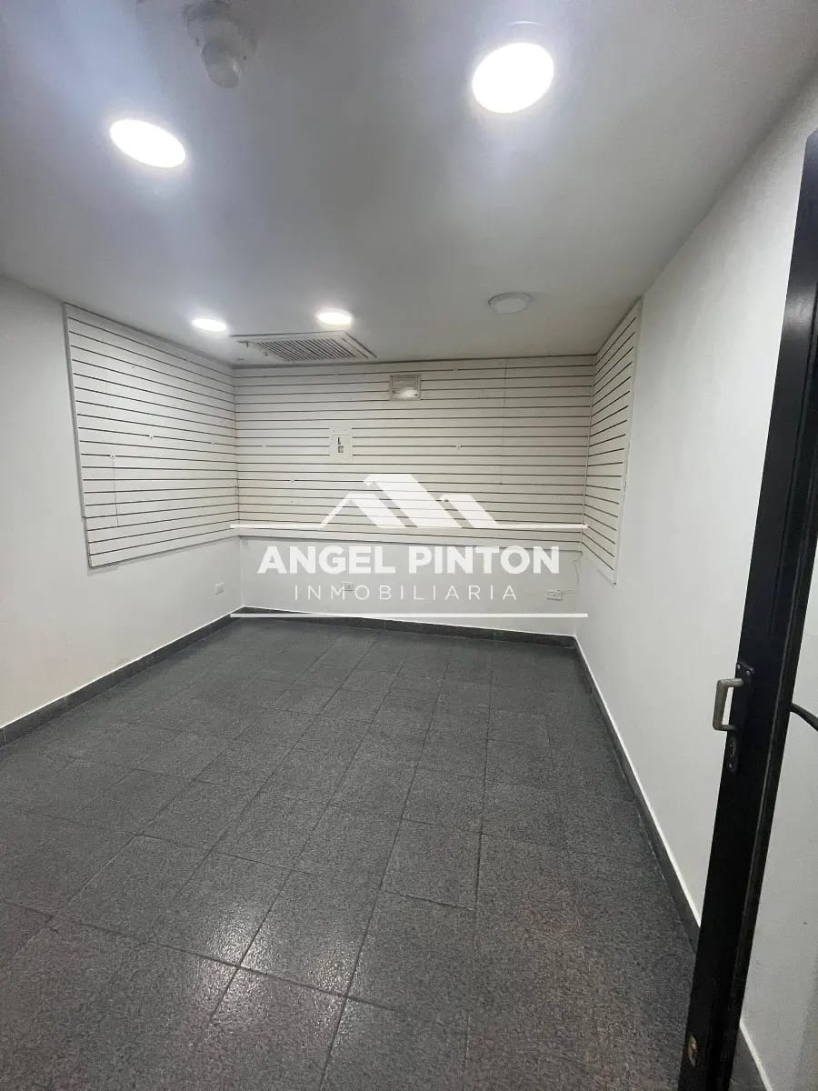 LOCAL COMERCIAL ALQUILER AV. LA LIMPIA MARACAIBO VENEZUELA API 9434 - 6