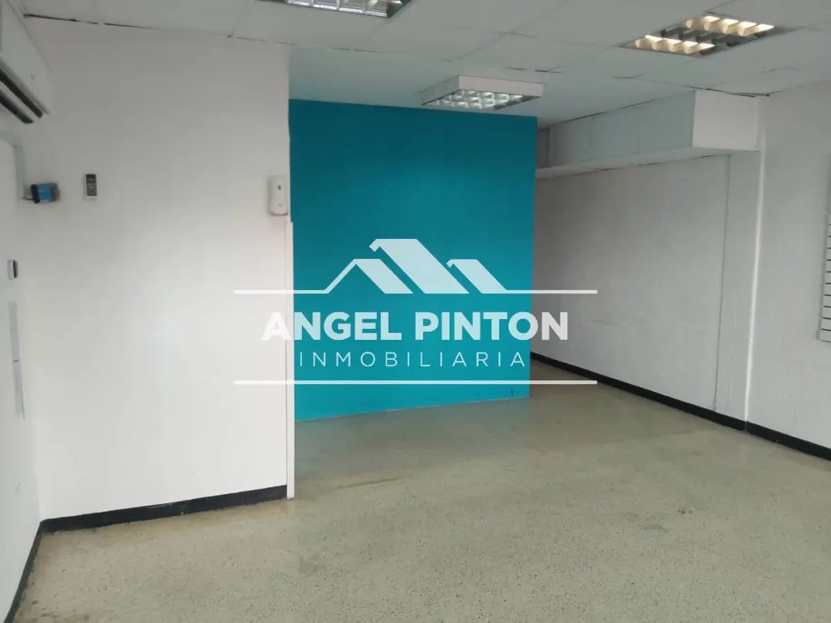 LOCAL COMERCIAL ALQUILER AV BELLA VISTA MARACAIBO VENEZUELA API 9476 - 7