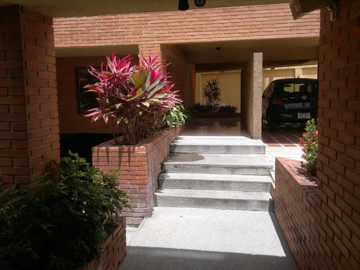 Hermoso apartamento PH en Campo Alegre Chacao - 2