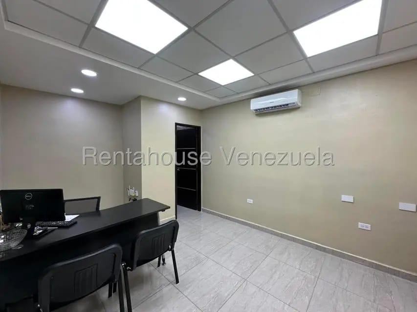edificio comercial en venta con local y oficinas totalmente remodelado san ignacio maracay 26-18991 - 2