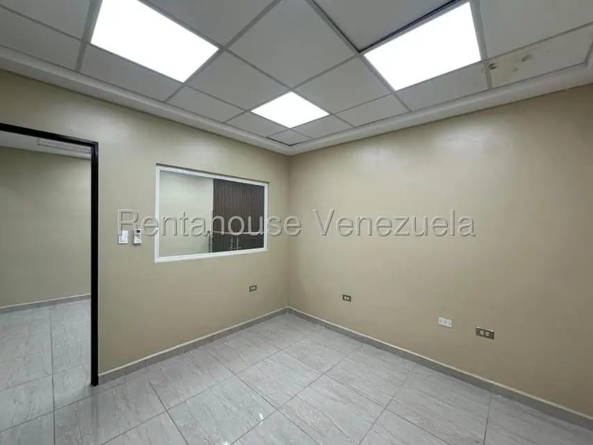 edificio comercial en venta con local y oficinas totalmente remodelado san ignacio maracay 26-18991 - 5
