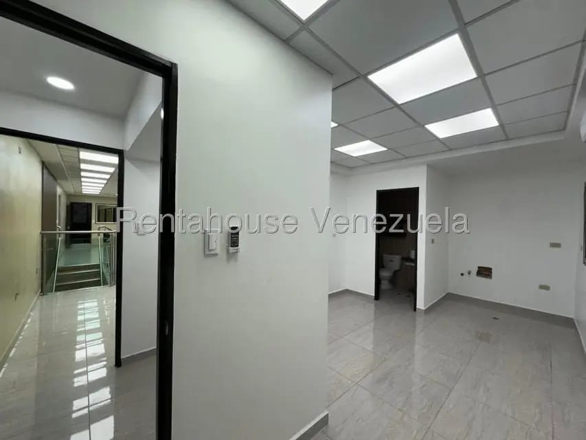 edificio comercial en venta con local y oficinas totalmente remodelado san ignacio maracay 26-18991 - 7
