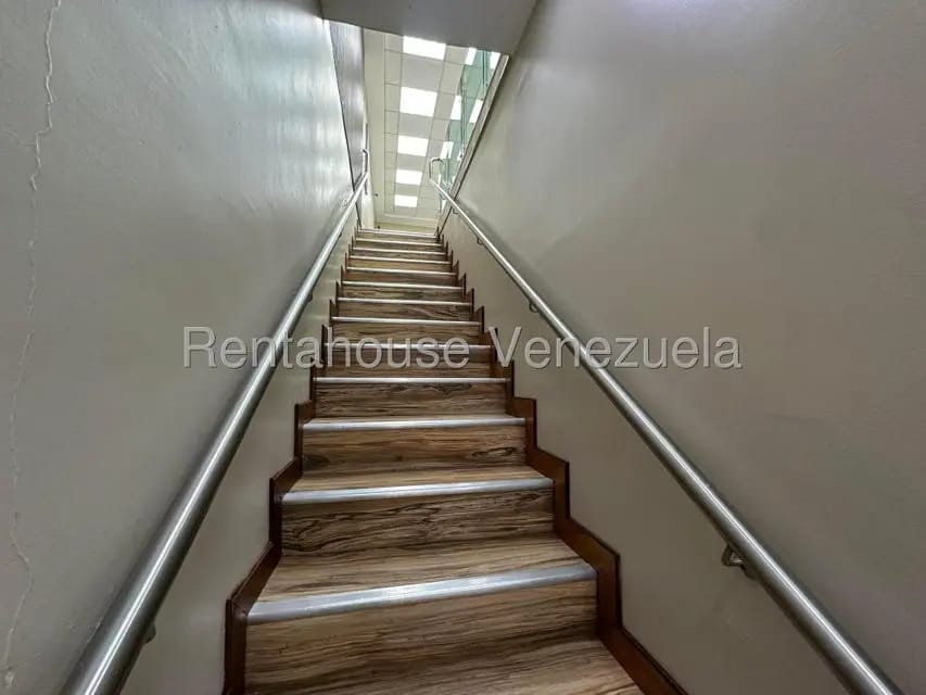 edificio comercial en venta con local y oficinas totalmente remodelado san ignacio maracay 26-18991 - 15