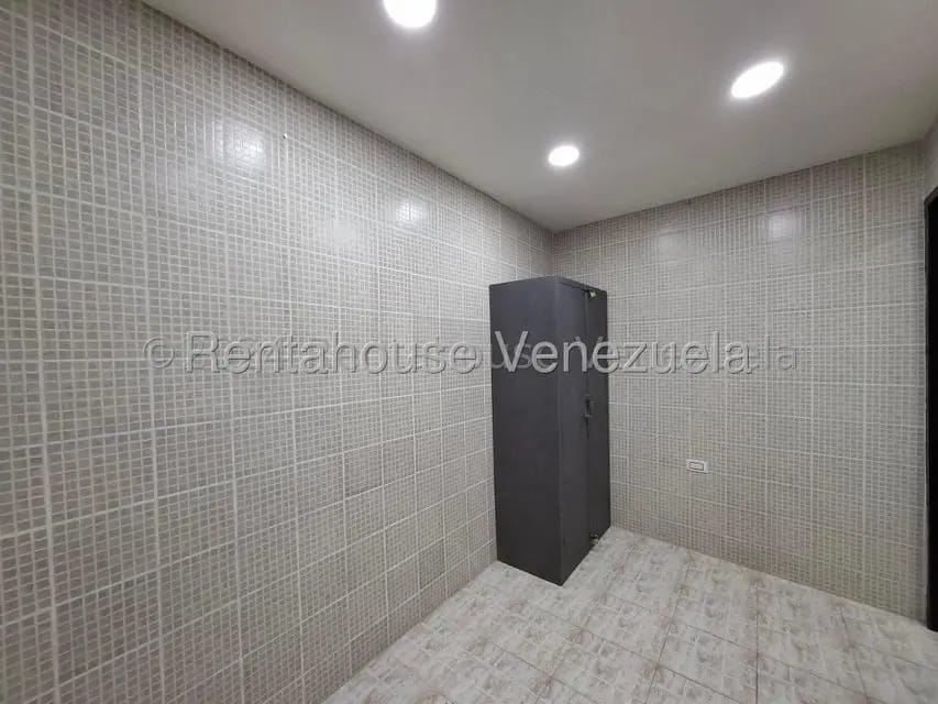 edificio comercial en venta con local y oficinas totalmente remodelado san ignacio maracay 26-18991 - 18