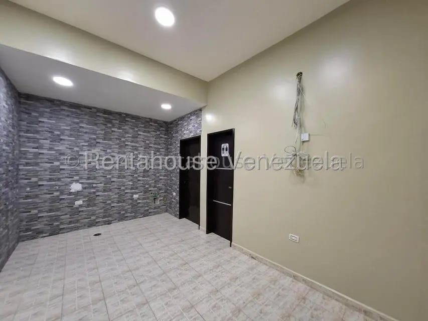 edificio comercial en venta con local y oficinas totalmente remodelado san ignacio maracay 26-18991 - 19