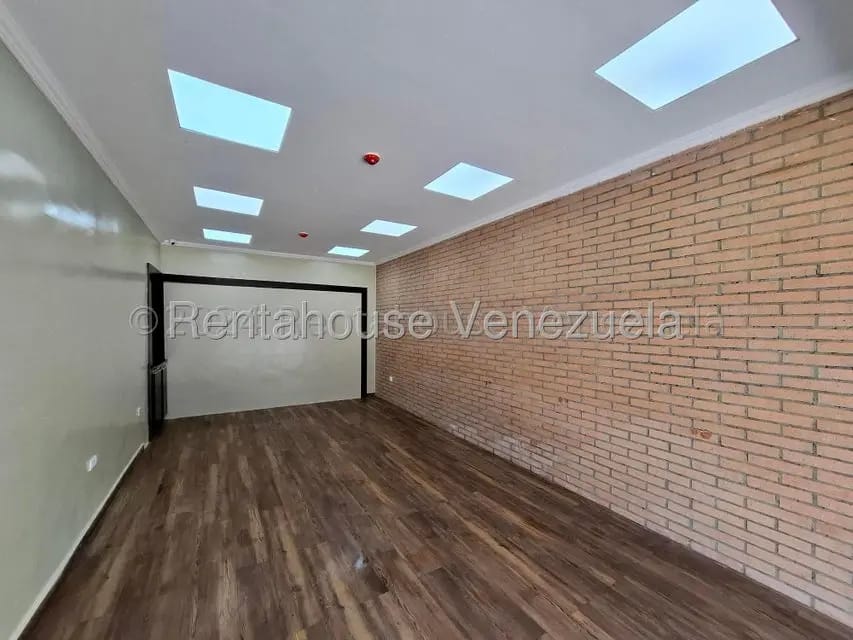 edificio comercial en venta con local y oficinas totalmente remodelado san ignacio maracay 26-18991 - 21