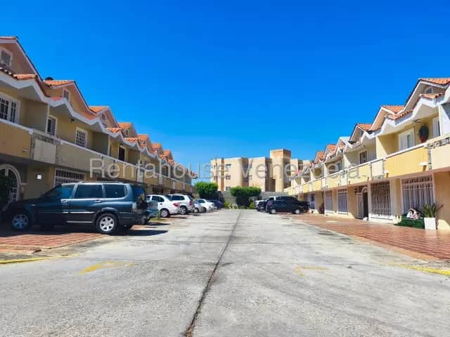 MLS 26-11386 VENTA DE TOWNHOUSE EN AV MILGRO NORTE ..