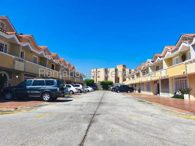 MLS 26-11386 VENTA DE TOWNHOUSE EN AV MILGRO NORTE ..