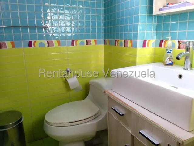 MLS 26-11757 VENTA DE TOWNHOUSE ACTUALIZADO VILLA SOL CARIBE ..KB - 12