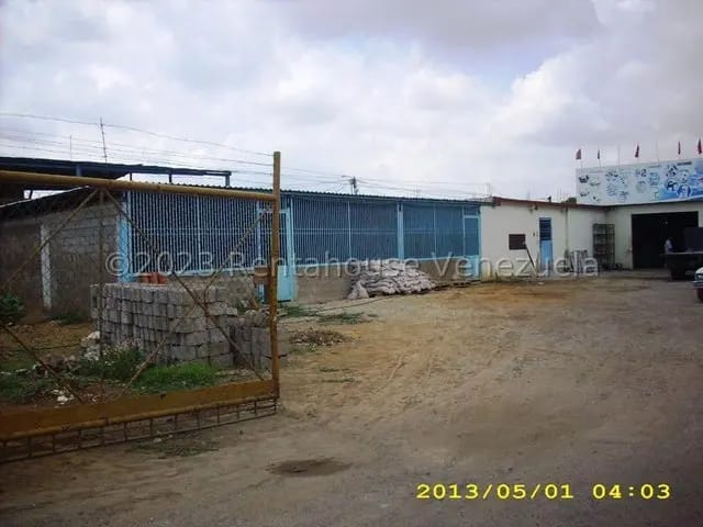 MLS 25-803 VENTA DE TERRENO CON GALPOS VIA LOS MANGOS