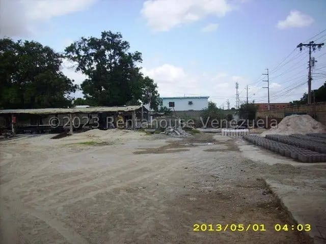 MLS 25-803 VENTA DE TERRENO CON GALPOS VIA LOS MANGOS - 3