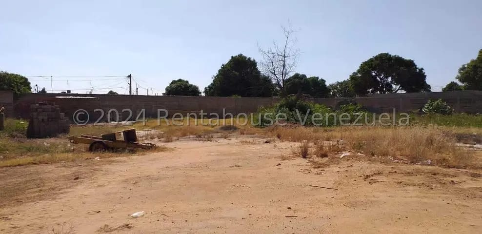 MLS 25-803 VENTA DE TERRENO CON GALPOS VIA LOS MANGOS - 8