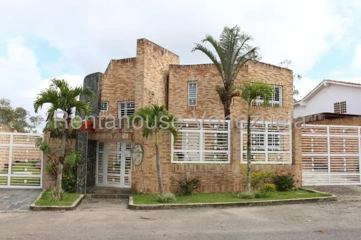 Bellisima casa venta Club De Campo San Antonio