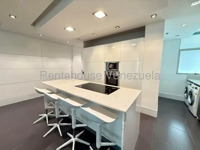 Moderno y con pozo de agua apartamento venta Los Palos Grandes MLS 26-15296