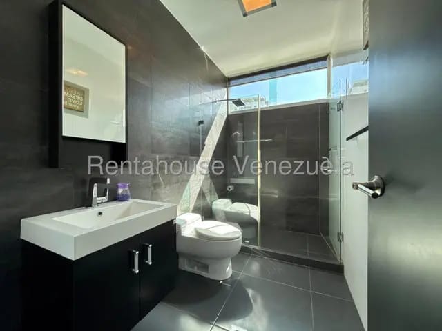 Moderno y con pozo de agua apartamento venta Los Palos Grandes MLS 26-15296 - 10