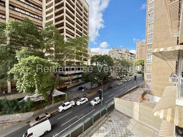 Moderno y con pozo de agua apartamento venta Los Palos Grandes MLS 26-15296 - 11