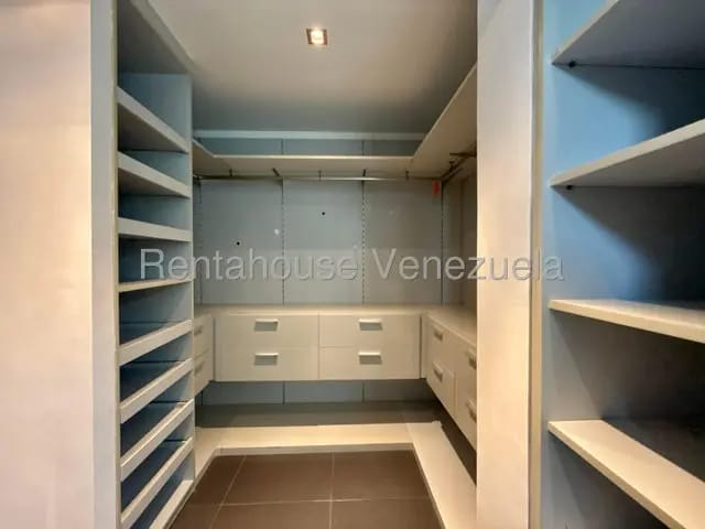 Moderno y con pozo de agua apartamento venta Los Palos Grandes MLS 26-15296 - 13