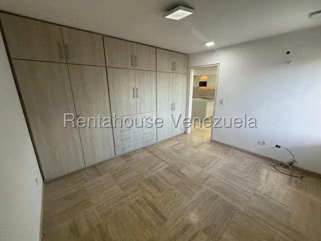 Moderno y con pozo de agua apartamento venta Los Palos Grandes MLS 26-15296 - 14