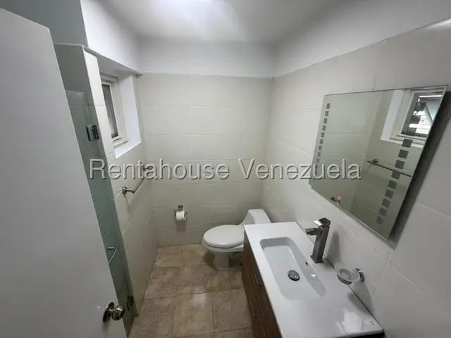 Moderno y con pozo de agua apartamento venta Los Palos Grandes MLS 26-15296 - 15