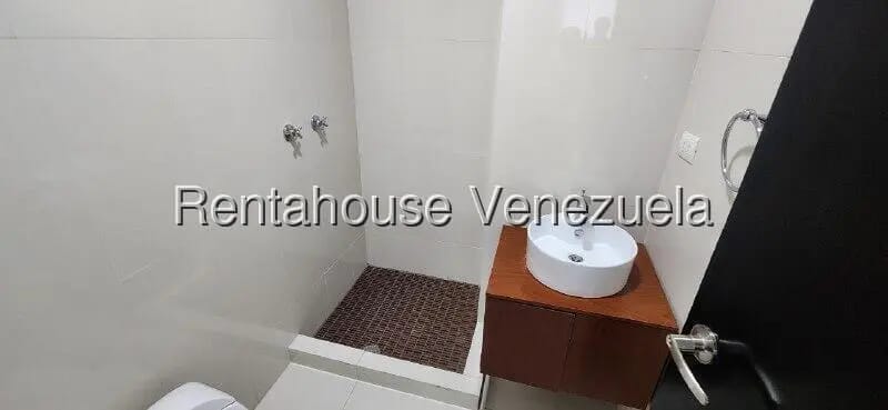 Precioso apartamento en alquiler Las Mercedesa MLS 26-18595 - 2