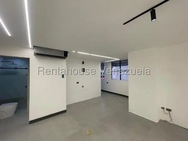 Iluminado Apartamento venta Los Palos Grandes MLS 26-18466 - 2
