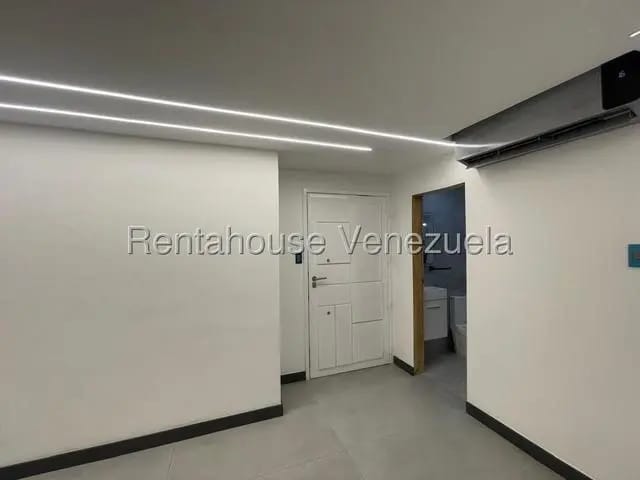 Iluminado Apartamento venta Los Palos Grandes MLS 26-18466 - 3