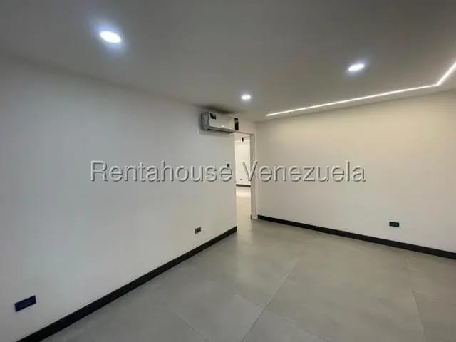Iluminado Apartamento venta Los Palos Grandes MLS 26-18466 - 5