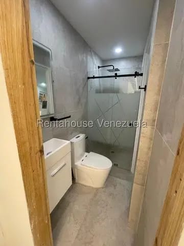 Iluminado Apartamento venta Los Palos Grandes MLS 26-18466 - 7