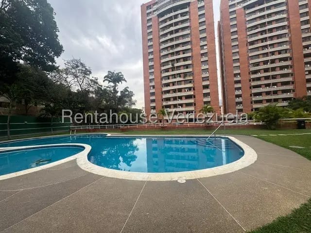 Moderno y versatil apartamento venta Clnas de los Chaguaramos MLS 26-19015