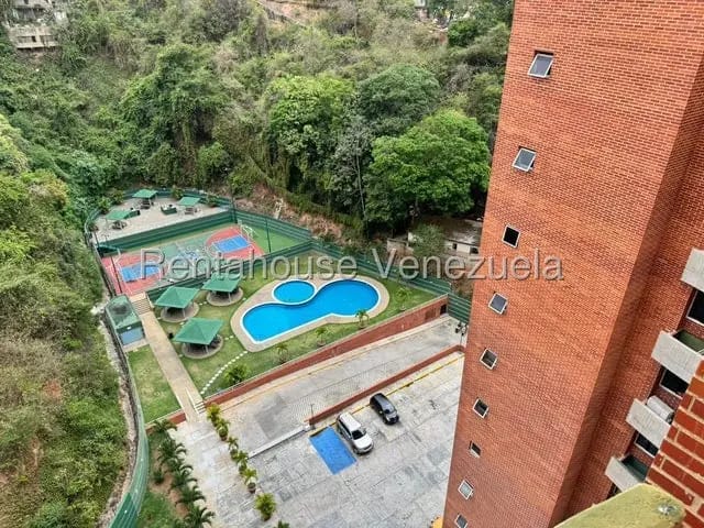 Moderno y versatil apartamento venta Clnas de los Chaguaramos MLS 26-19015 - 2
