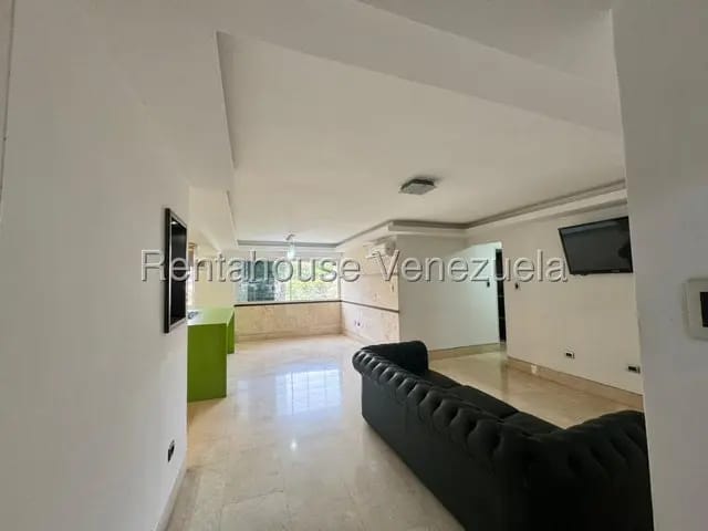 Moderno y versatil apartamento venta Clnas de los Chaguaramos MLS 26-19015 - 3