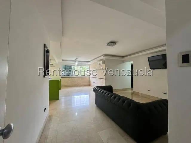 Moderno y versatil apartamento venta Clnas de los Chaguaramos MLS 26-19015 - 4