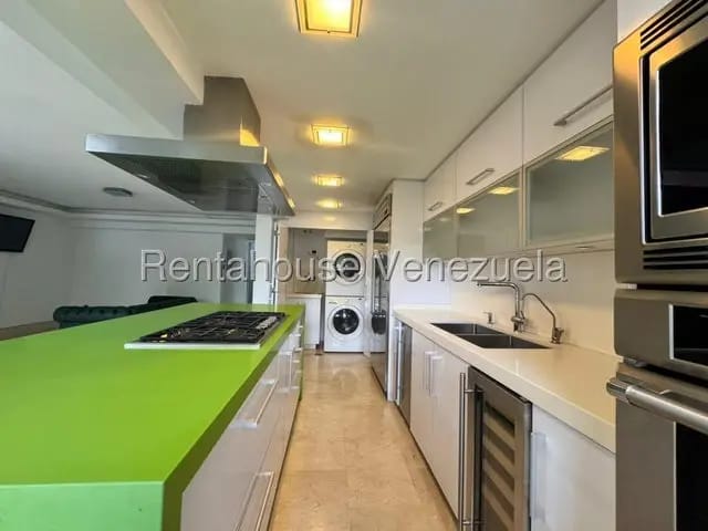 Moderno y versatil apartamento venta Clnas de los Chaguaramos MLS 26-19015 - 9