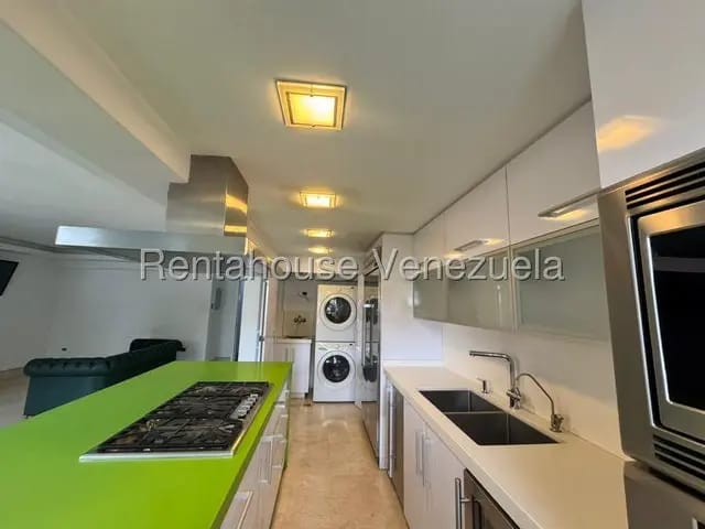 Moderno y versatil apartamento venta Clnas de los Chaguaramos MLS 26-19015 - 10
