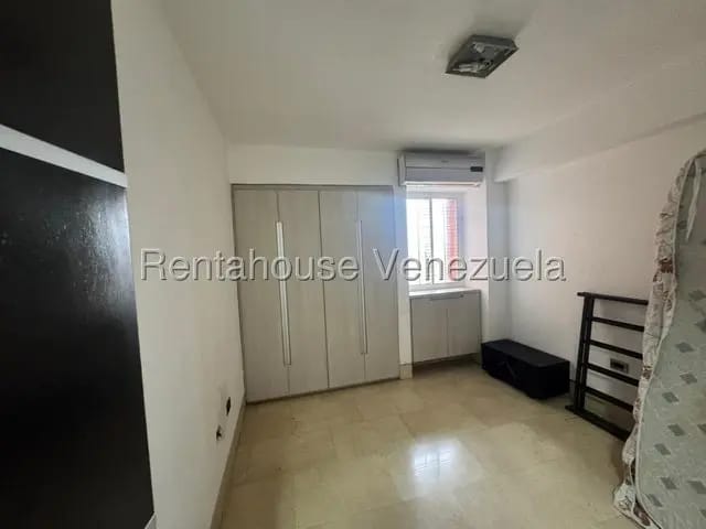 Moderno y versatil apartamento venta Clnas de los Chaguaramos MLS 26-19015 - 12