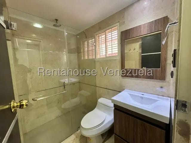 Moderno y versatil apartamento venta Clnas de los Chaguaramos MLS 26-19015 - 14