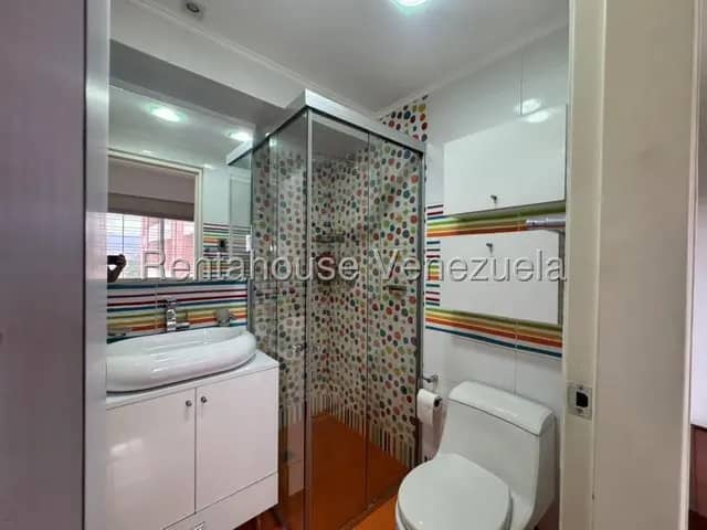 Bellisimo apartamento venta Clnas de los Chaguaramos MLS 26-19005