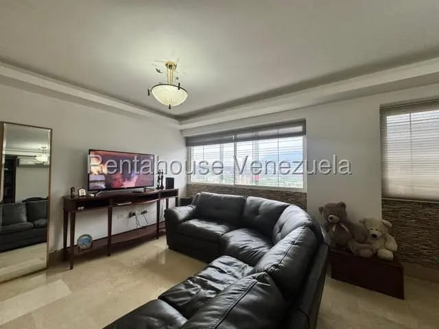 Bellisimo apartamento venta Clnas de los Chaguaramos MLS 26-19005 - 5
