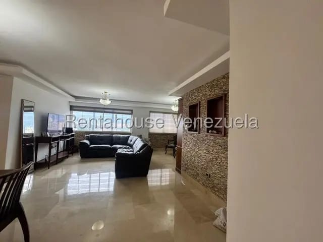 Bellisimo apartamento venta Clnas de los Chaguaramos MLS 26-19005 - 7