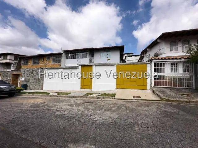 Moderna y bella casa venta Macaracuay MLS 26-19062