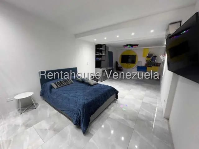 Moderna y bella casa venta Macaracuay MLS 26-19062 - 3
