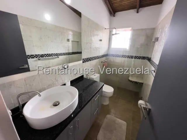 Moderna y bella casa venta Macaracuay MLS 26-19062 - 4