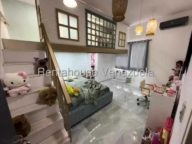 Moderna y bella casa venta Macaracuay MLS 26-19062 - 6
