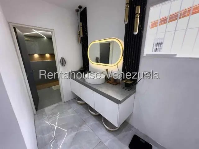 Moderna y bella casa venta Macaracuay MLS 26-19062 - 7