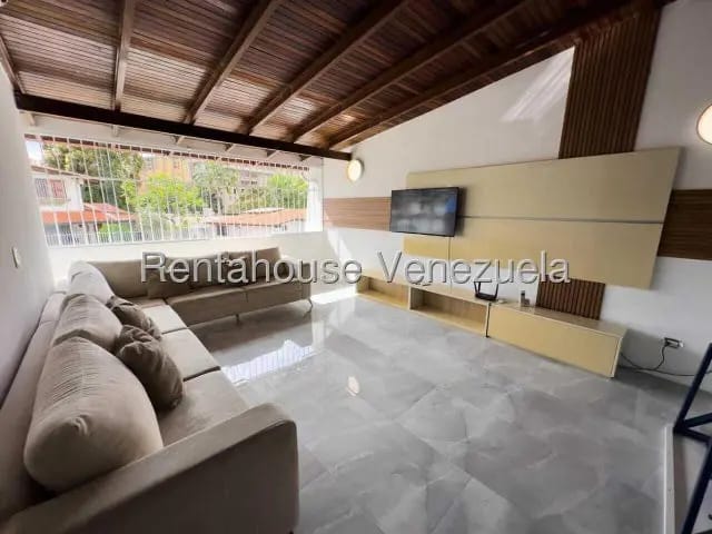 Moderna y bella casa venta Macaracuay MLS 26-19062 - 10
