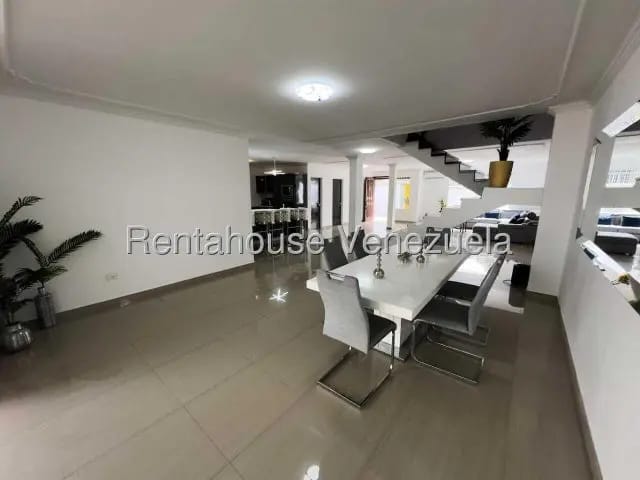 Moderna y bella casa venta Macaracuay MLS 26-19062 - 13