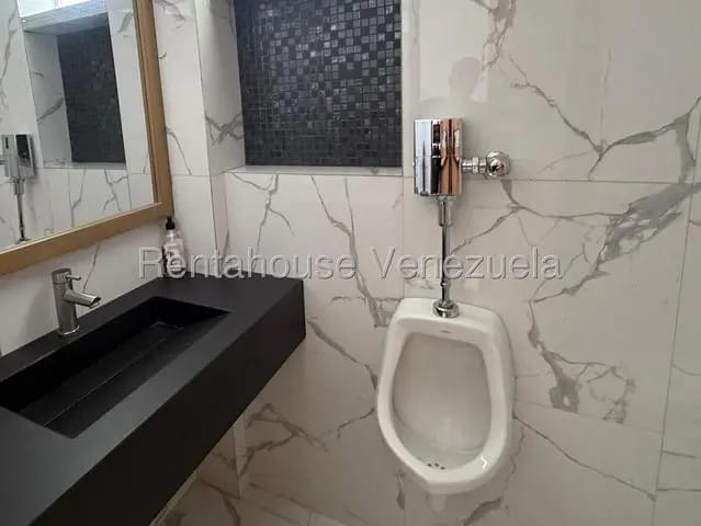 Majestuosa casa venta La Trinidad MLS 26-19014 - 4