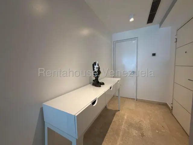 Moderno apartamento venta Lomas de las Mercedes MLS 26-19241 - 2