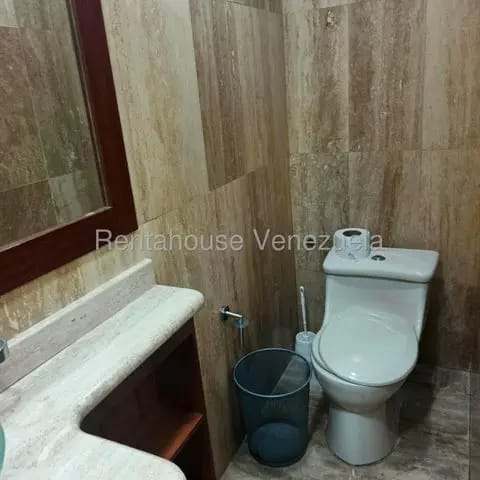 Impecable oficina venta CC Plaza Los Palos Grandes MLS 26-10652 - 10